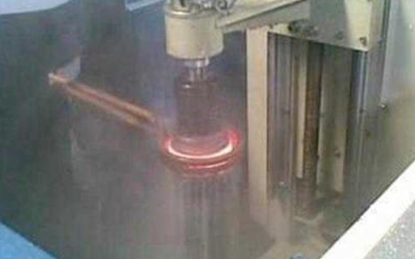 軸的淬火設備操作