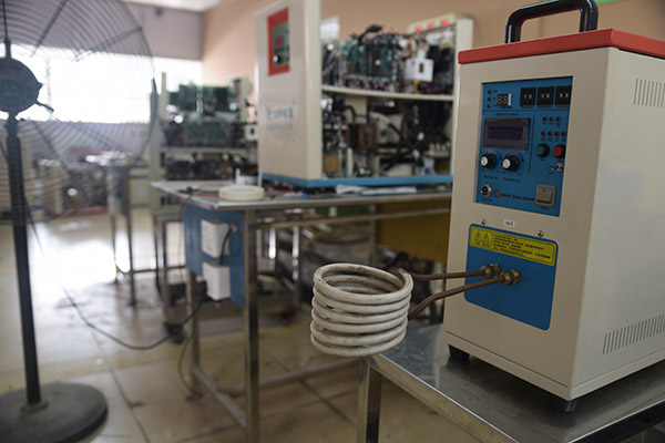 東莞中頻感應(yīng)加熱設(shè)備定制